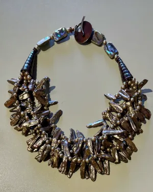 Striking, Natural Pearls Necklace