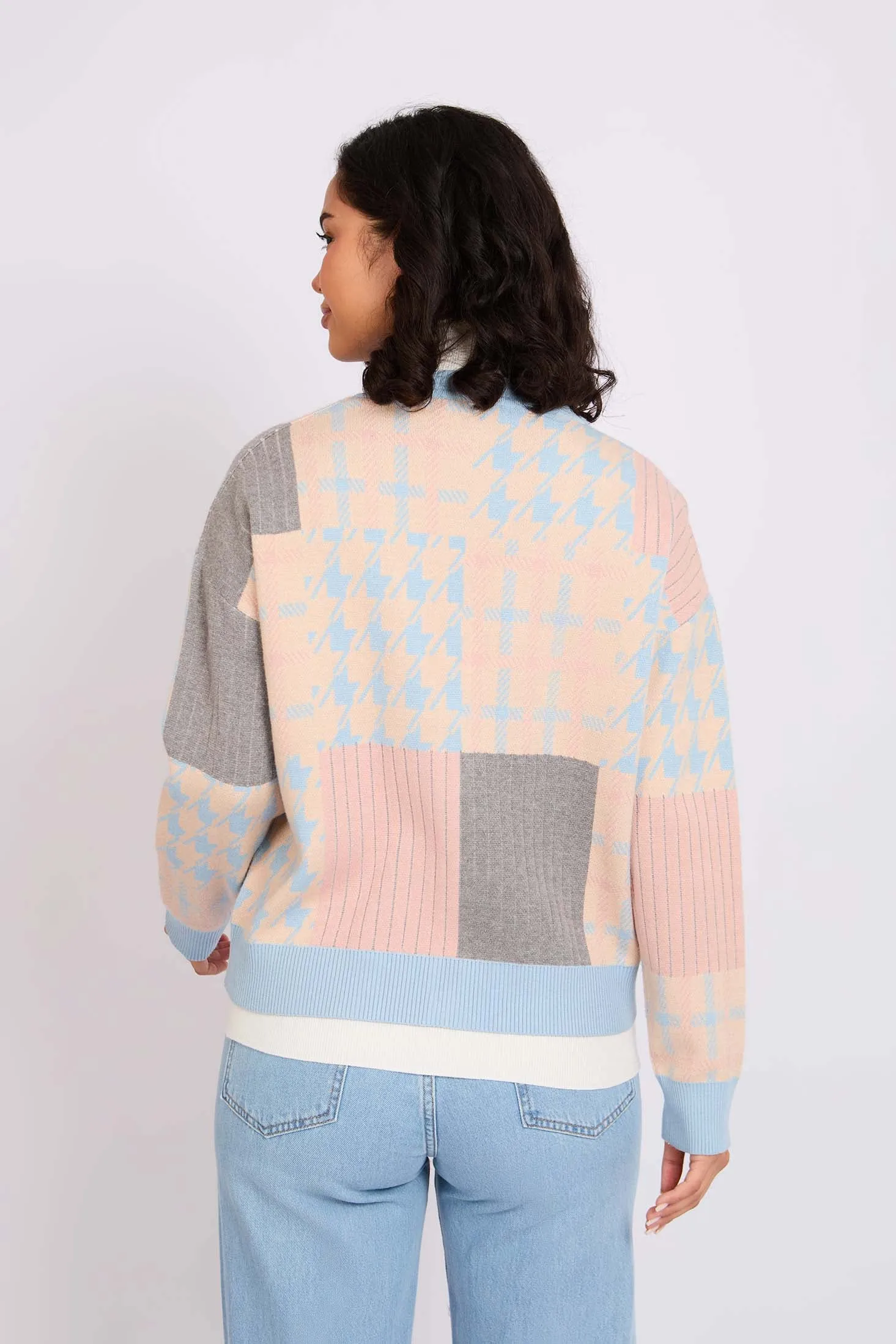 Women Pullover Short High Neck  Black/White
